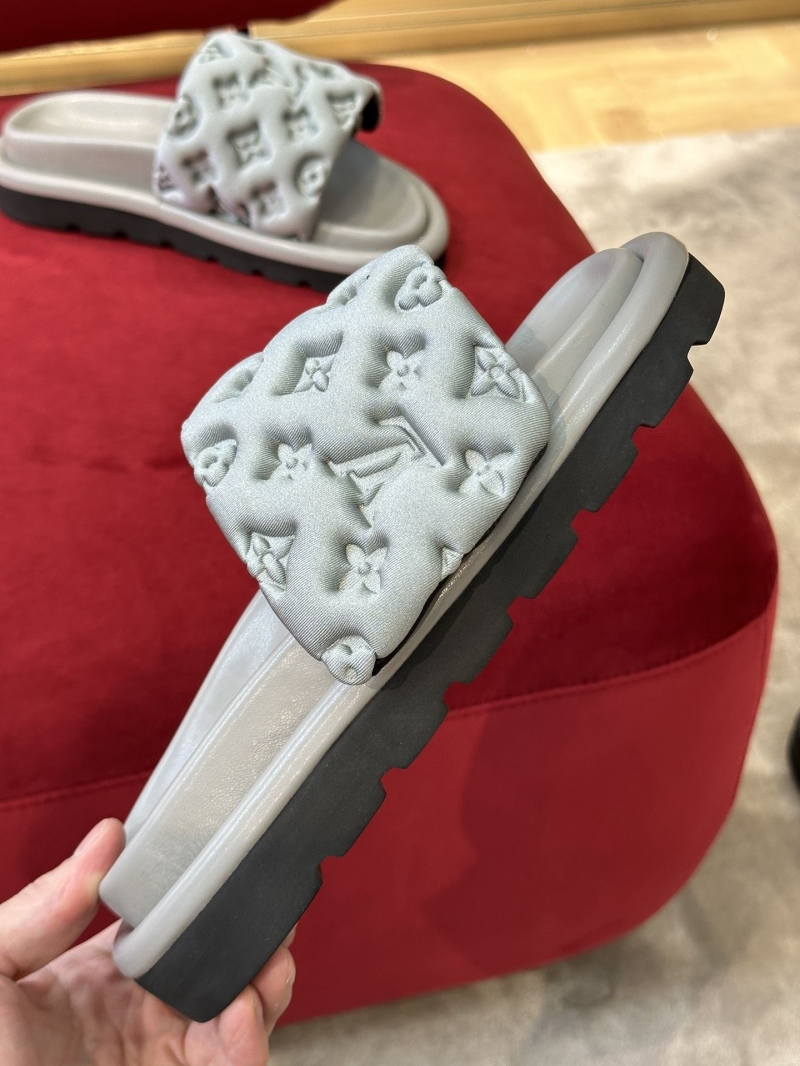 l0vis Vvtt0n slippers